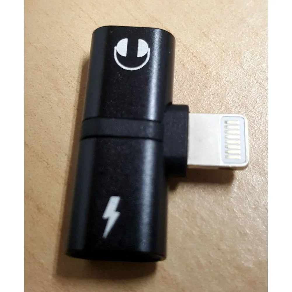 2 in 1 iPhone Lightning Splitter - Use Headphones and Charge Simultaneously